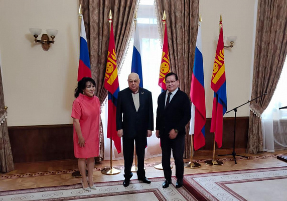 Владимир Ресин встретился с послом Монголии Улзийсайханы Энхтувшином